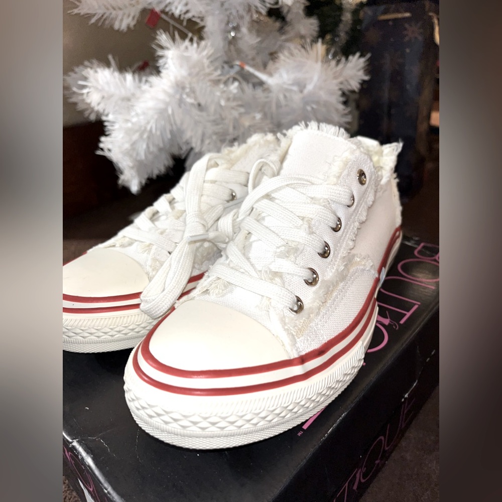 Very G Womens Dako Frayed Detail Lace-up Fashion Athletic Sneaker Shoe size 10